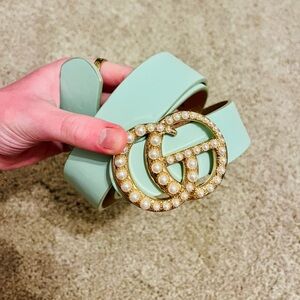 ⭐️NWOT Pearl/Gold/Teal Belt⭐️